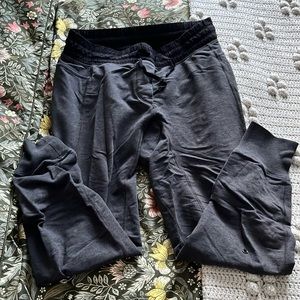Lululemon joggers size 8